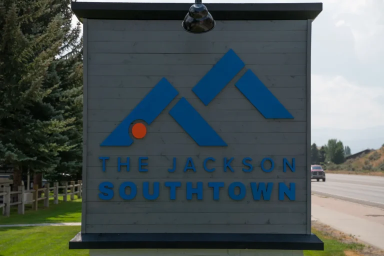 Jackson Southtown motel signboard